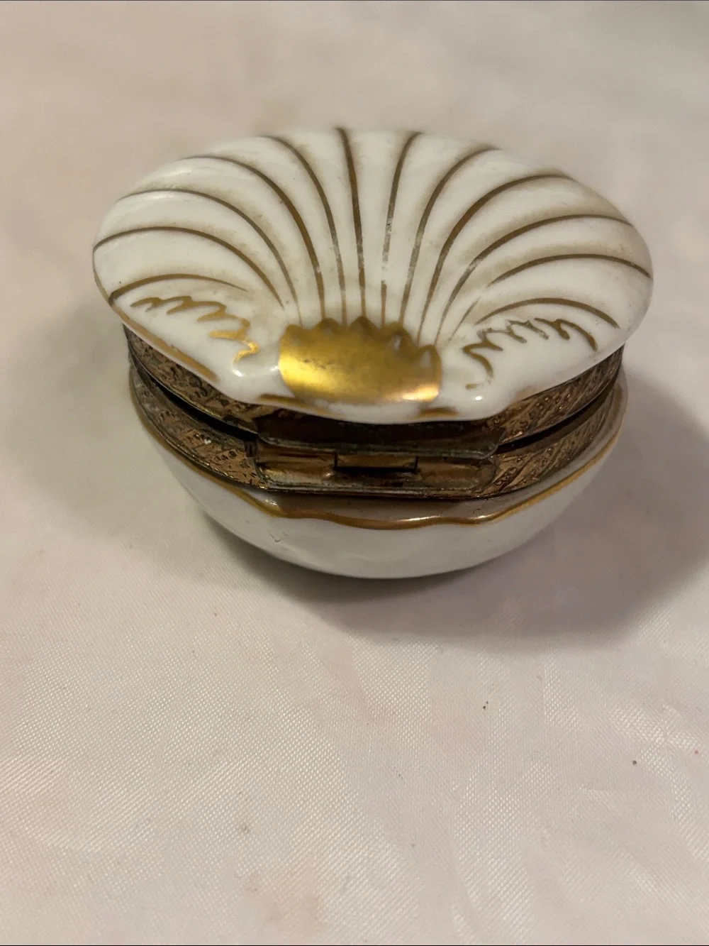 Porcelain Shell Trinket Box with Gold Accent - White